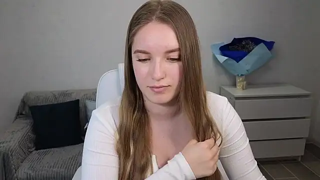 EvaMaddison online show from 8, 1, 2025