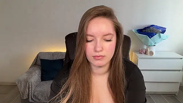 EvaMaddison online show from 6, 4, 2026