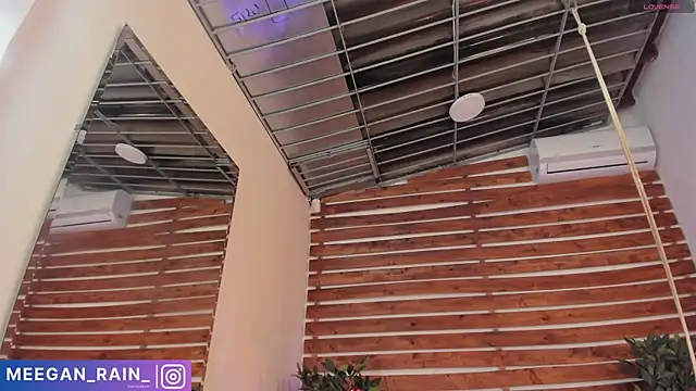 Snapshot of _MeganRain chatting on 16, 2, 2025 MeganRain online show from 16, 2, 2025