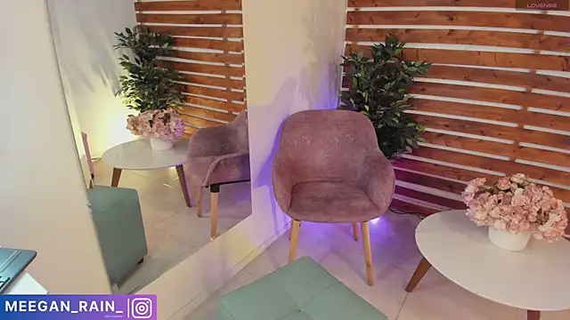 Snapshot of _MeganRain chatting on 5, 3, 2025 MeganRain online show from 5, 3, 2025