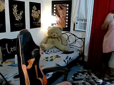 Snapshot of UrhotGoddess chatting on 24, 10, 2025 UrhotGoddess online show from 24, 10, 2025