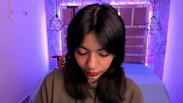 Nami usagi online show from 11, 12, 2024