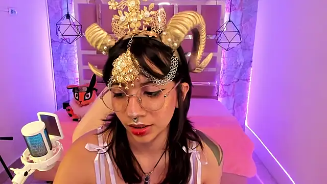 Nami usagi online show from 6, 1, 2025