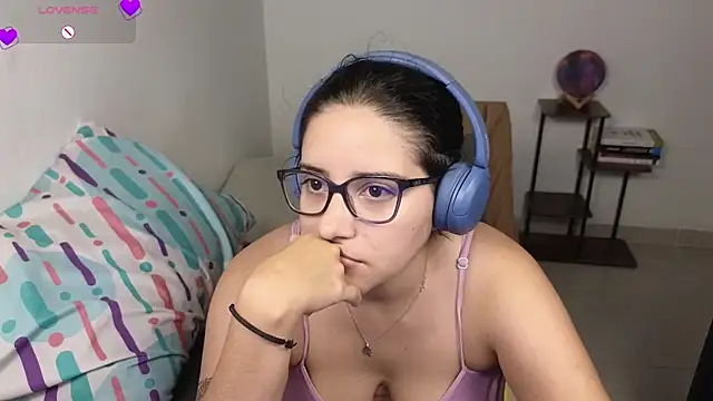 Snapshot of blue__moon_ chatting on 15, 2, 2026 blue moon online show from 15, 2, 2026