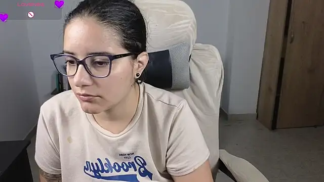 Snapshot of blue__moon_ chatting on 19, 6, 2026 blue moon online show from 19, 6, 2026