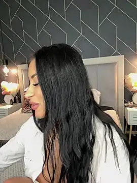 EmyLaveau online show from 19, 2, 2025