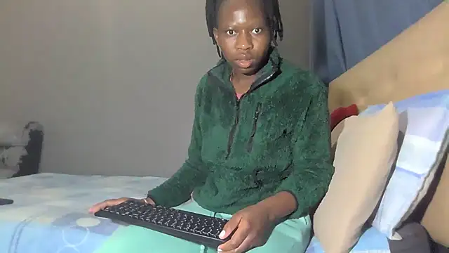Snapshot of Sweetslender chatting on 17, 6, 2026 Sweetslender online show from 17, 6, 2026