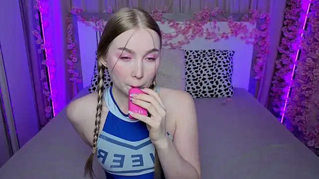 Snapshot of LilyStarlight chatting on 25, 5, 2026 LilyStarlight online show from 25, 5, 2026