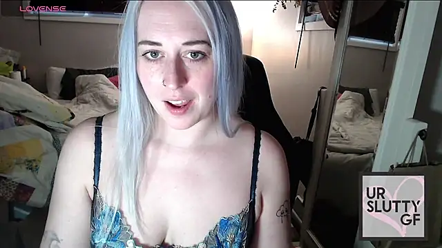 Snapshot of ursluttygf chatting on 8, 11, 2025 ursluttygf online show from 8, 11, 2025