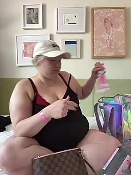 PiggyRose online show from 13, 5, 2026