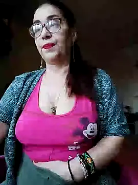 Chriss Tinaa online show from 4, 2, 2025