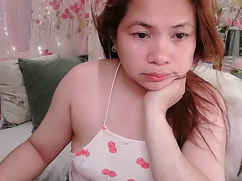 Snapshot of OhmyPinay chatting on 28, 4, 2026 OhmyPinay online show from 28, 4, 2026