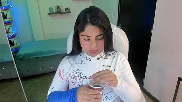 Snapshot of Catalinaa_martinez chatting on 5, 12, 2024 Catalinaa martinez online show from 5, 12, 2024