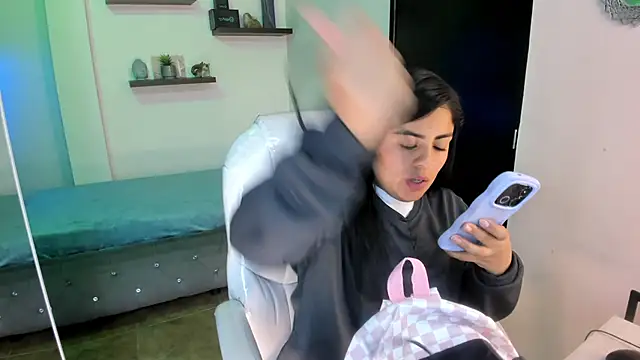 Snapshot of Catalinaa_martinez chatting on 6, 12, 2024 Catalinaa martinez online show from 6, 12, 2024