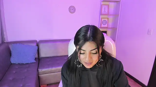 Snapshot of Catalinaa_martinez chatting on 12, 12, 2024 Catalinaa martinez online show from 12, 12, 2024