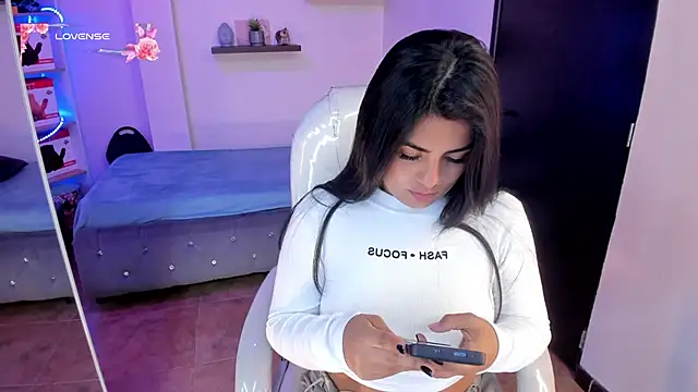 Snapshot of Catalinaa_martinez chatting on 13, 12, 2024 Catalinaa martinez online show from 13, 12, 2024