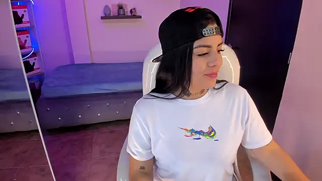 Snapshot of Catalinaa_martinez chatting on 22, 12, 2024 Catalinaa martinez online show from 22, 12, 2024