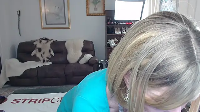 Snapshot of SindeeDix chatting on 22, 10, 2025 SindeeDix online show from 22, 10, 2025