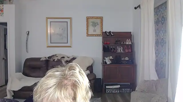 Snapshot of SindeeDix chatting on 8, 11, 2025 SindeeDix online show from 8, 11, 2025