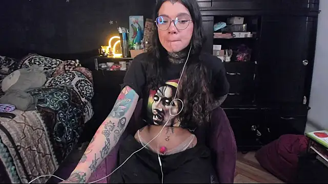 Lilmarieee online show from 7, 3, 2025