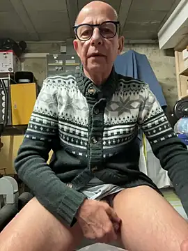 Snapshot of Relnnet chatting on 4, 12, 2024 Relnnet online show from 4, 12, 2024