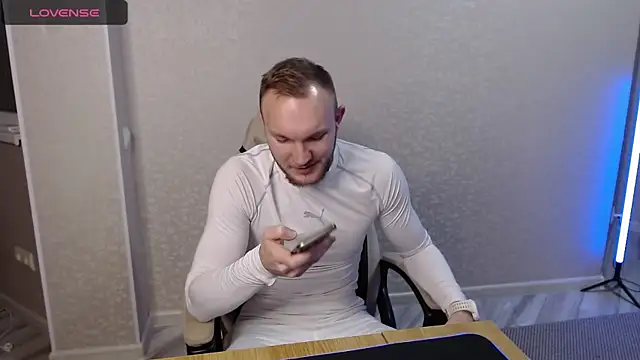 Snapshot of Toress1 chatting on 6, 1, 2025 Toress1 online show from 6, 1, 2025