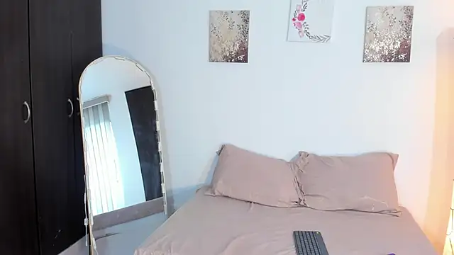 SarahCinnamon- online show from 17, 2, 2026