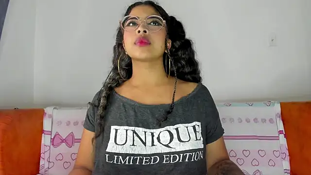 moana taylor online show from 18, 1, 2025