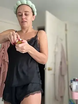 lunagirl13 online show from 19, 10, 2025