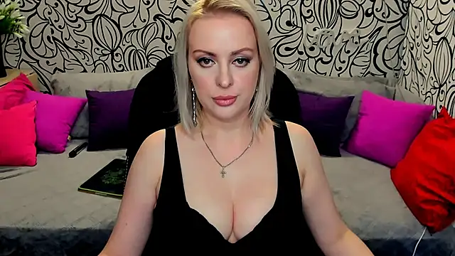 Hotdreamhere online show from 11, 12, 2024