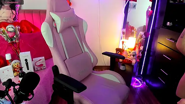 Snapshot of lilly_sweett chatting on 15, 2, 2025 lilly sweett online show from 15, 2, 2025