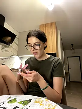 little belucci online show from 30, 11, 2025