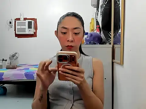Snapshot of ErikaJayne4u chatting on 13, 7, 2026 ErikaJayne4u online show from 13, 7, 2026