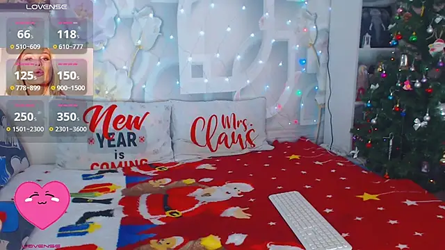 Snapshot of mooncandygirl chatting on 20, 12, 2024 mooncandygirl online show from 20, 12, 2024