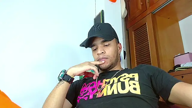 Snapshot of Bigcock_21cm_ chatting on 12, 2, 2025 Bigcock 21cm  online show from 12, 2, 2025