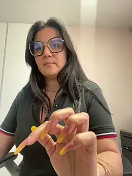 Snapshot of SWEETLILY18 chatting on 21, 12, 2024 SWEETLILY18 online show from 21, 12, 2024