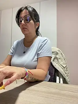 Snapshot of SWEETLILY18 chatting on 28, 12, 2024 SWEETLILY18 online show from 28, 12, 2024