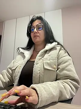 Snapshot of SWEETLILY18 chatting on 4, 1, 2025 SWEETLILY18 online show from 4, 1, 2025