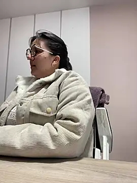 Snapshot of SWEETLILY18 chatting on 7, 1, 2025 SWEETLILY18 online show from 7, 1, 2025