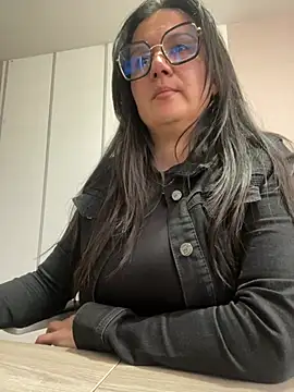 Snapshot of SWEETLILY18 chatting on 8, 1, 2025 SWEETLILY18 online show from 8, 1, 2025