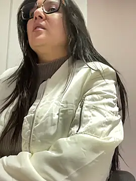 Snapshot of SWEETLILY18 chatting on 11, 1, 2025 SWEETLILY18 online show from 11, 1, 2025