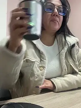 Snapshot of SWEETLILY18 chatting on 21, 1, 2025 SWEETLILY18 online show from 21, 1, 2025