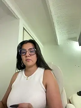 Snapshot of SWEETLILY18 chatting on 21, 1, 2025 SWEETLILY18 online show from 21, 1, 2025