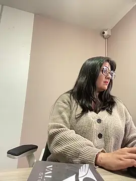 Snapshot of SWEETLILY18 chatting on 24, 1, 2025 SWEETLILY18 online show from 24, 1, 2025