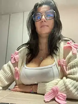 Snapshot of SWEETLILY18 chatting on 28, 1, 2025 SWEETLILY18 online show from 28, 1, 2025