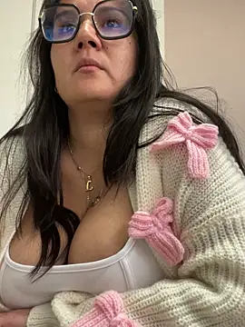 Snapshot of SWEETLILY18 chatting on 28, 1, 2025 SWEETLILY18 online show from 28, 1, 2025