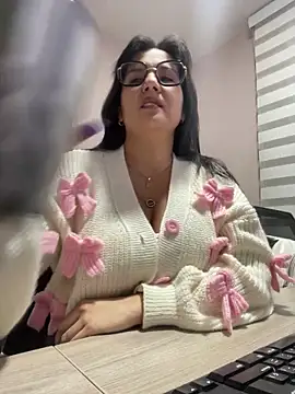 Snapshot of SWEETLILY18 chatting on 6, 2, 2025 SWEETLILY18 online show from 6, 2, 2025