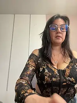 Snapshot of SWEETLILY18 chatting on 8, 2, 2025 SWEETLILY18 online show from 8, 2, 2025