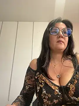 Snapshot of SWEETLILY18 chatting on 8, 2, 2025 SWEETLILY18 online show from 8, 2, 2025