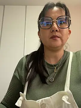 Snapshot of SWEETLILY18 chatting on 11, 2, 2025 SWEETLILY18 online show from 11, 2, 2025